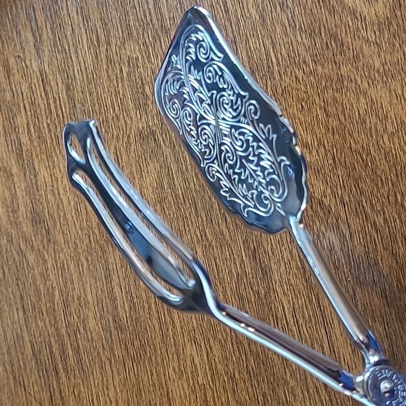 VINTAGE Silverplate Engraved Cake Tongs, Made in Hong Kong - Picture 10 of 16